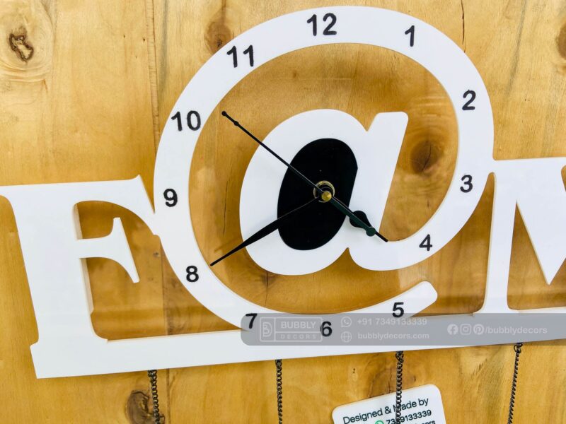 Family photos clock - Bubbly Decors
