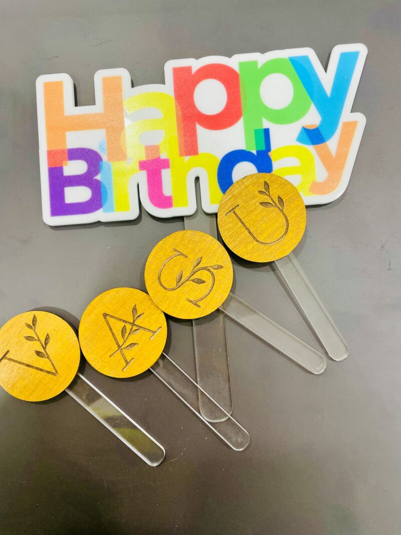 cake topper happy birthday and name - Bubbly Decors