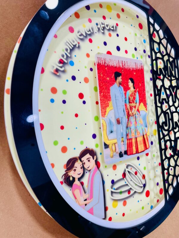 Pattern Round frame with photo and name - Bubbly Decors