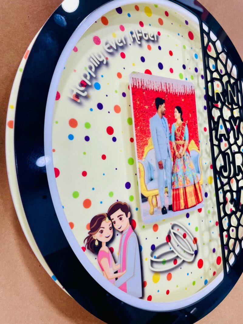 Pattern Round frame with photo and name - Bubbly Decors