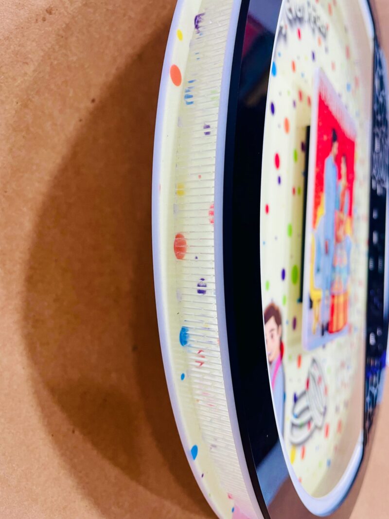 Pattern Round frame with photo and name - Bubbly Decors