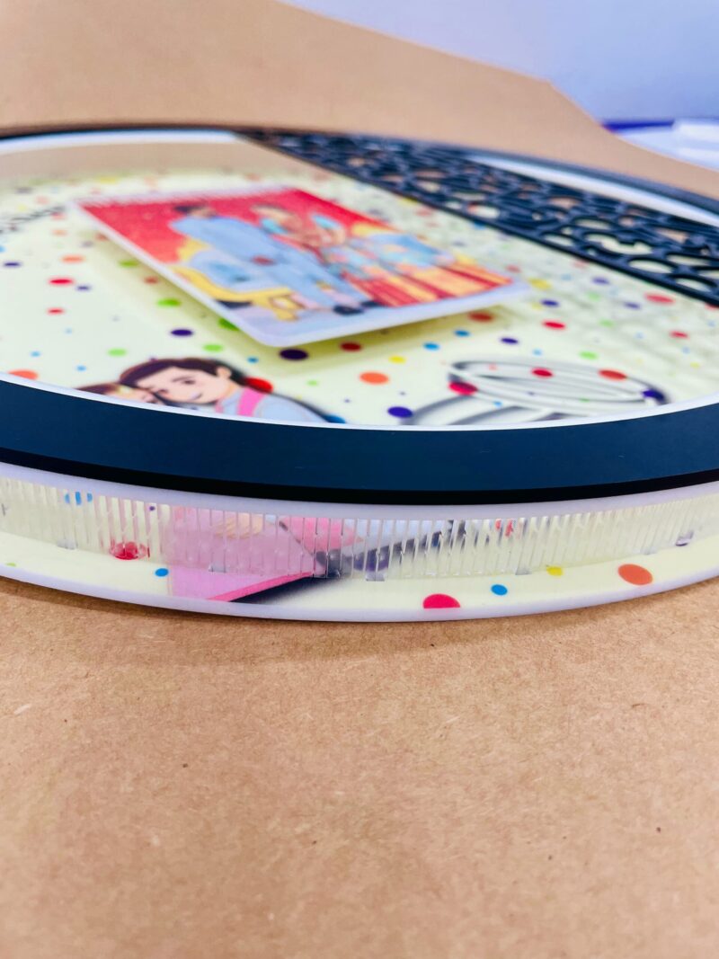 Pattern Round frame with photo and name - Bubbly Decors
