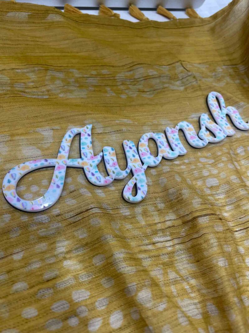 Name magnet cursive font - Bubbly Decors
