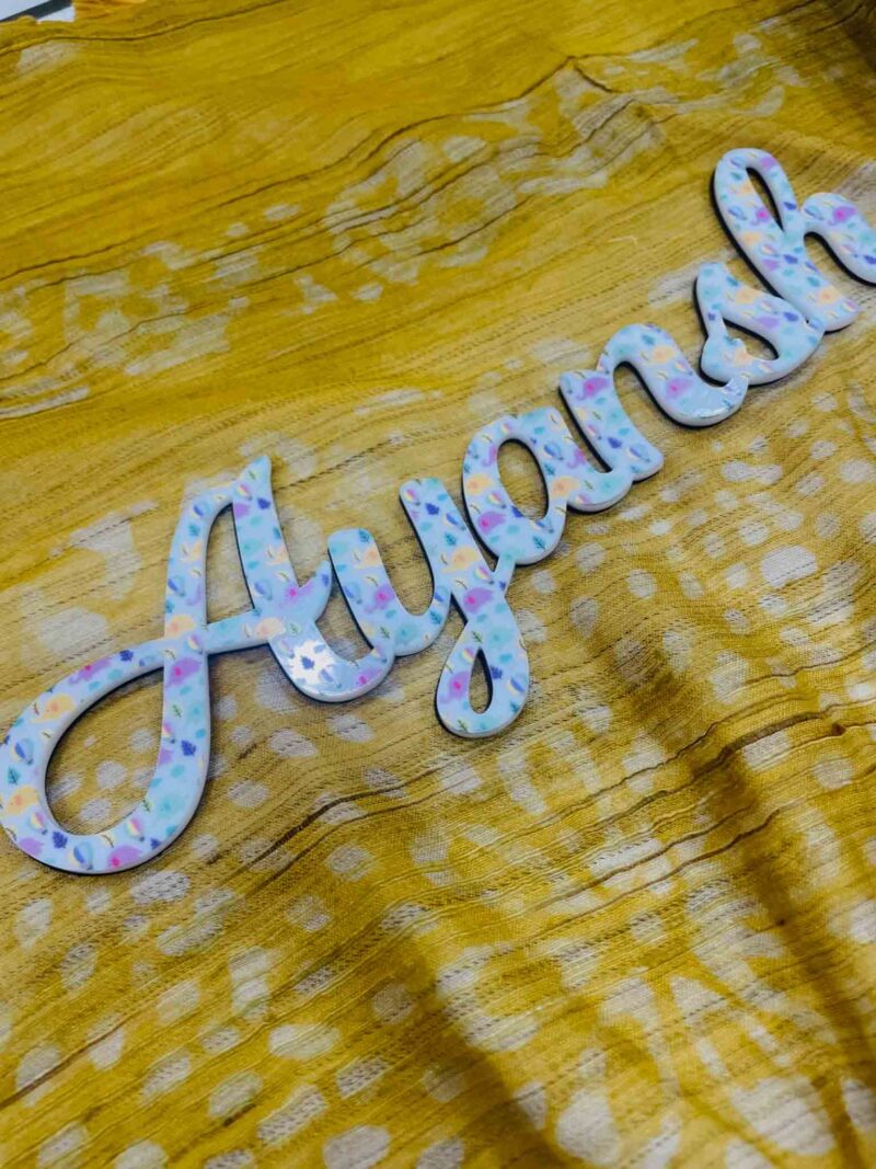 Name magnet cursive font - Bubbly Decors