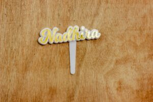 cake topper name - Bubbly Decors