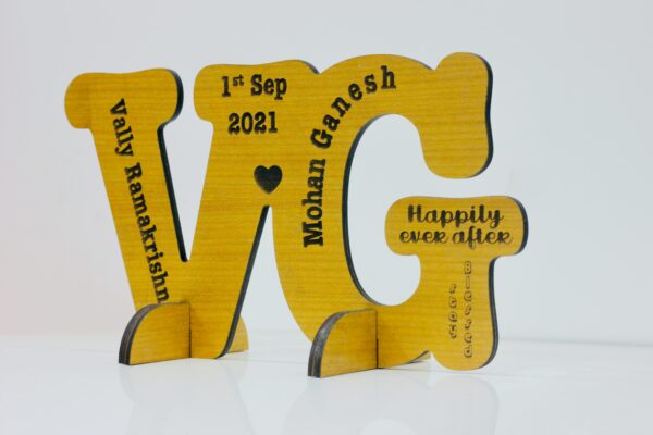 Wooden logo for couples - Bubbly Decors