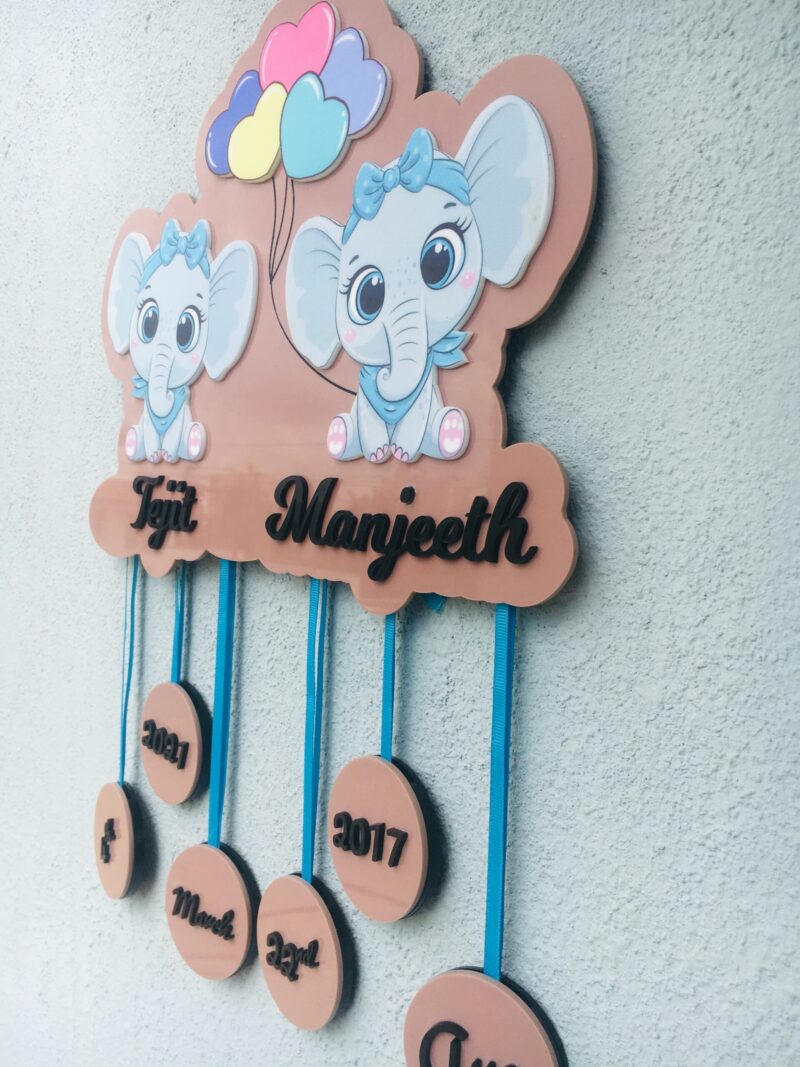 baby details frame two elephants themed - Bubbly Decors