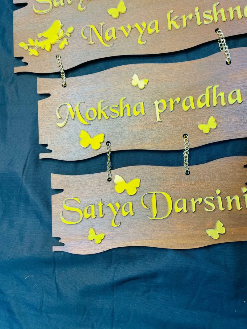Name Board couple and 2 kids - Bubbly Decors