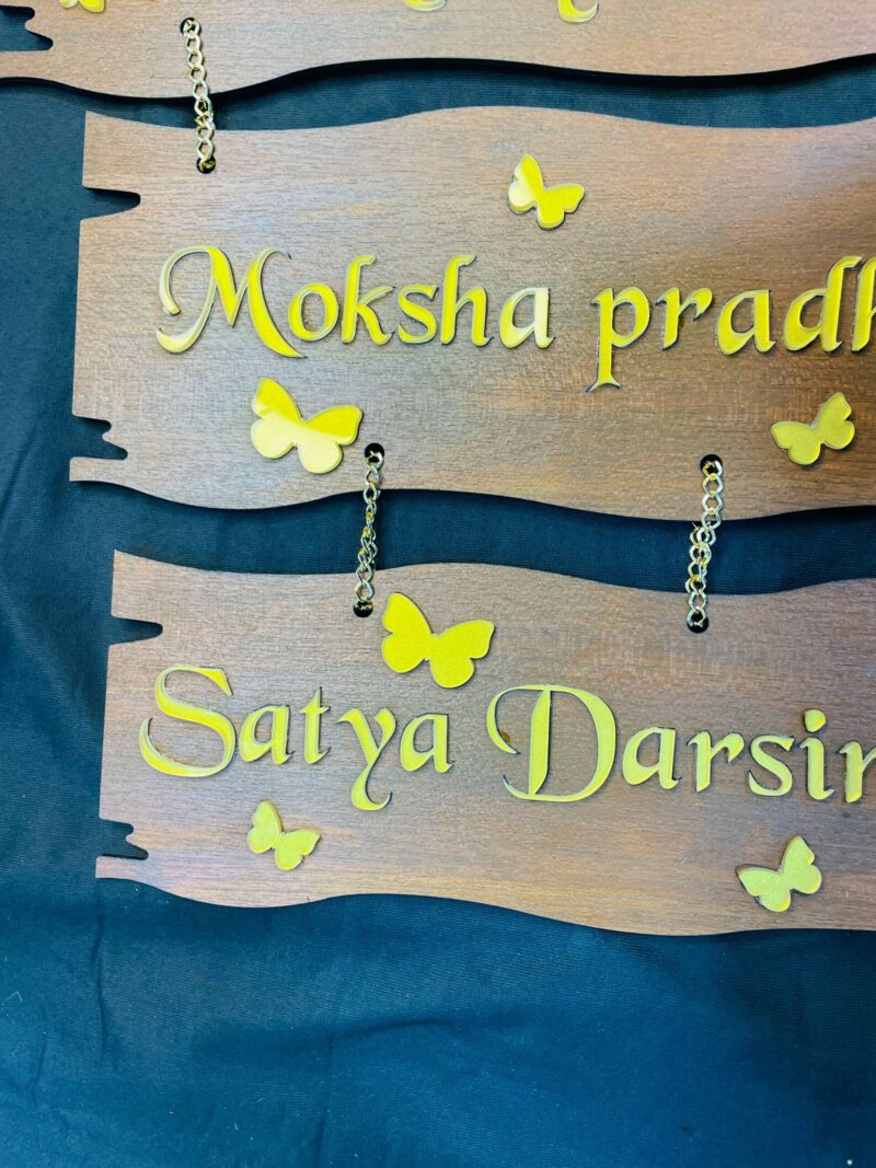 Name Board couple and 2 kids - Bubbly Decors