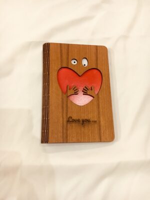 heart hug wood greeting - Bubbly Decors