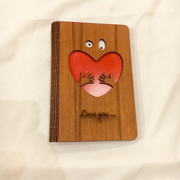 heart hug wood greeting - Bubbly Decors