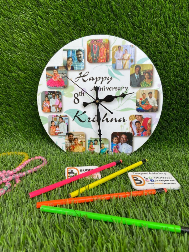 Wall clock with photos and message - Bubbly Decors