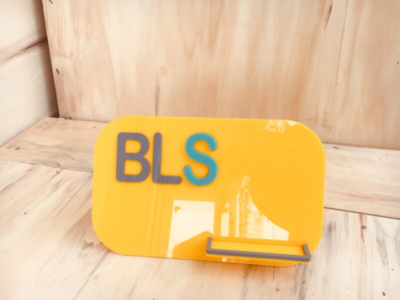 Visiting cards holder with brand or name - Bubbly Decors