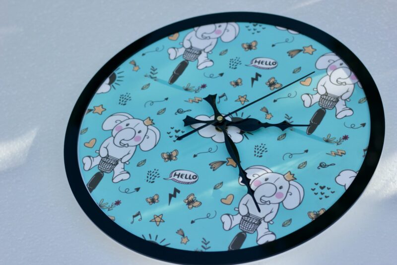 Wall clock pattern printed - Bubbly Decors